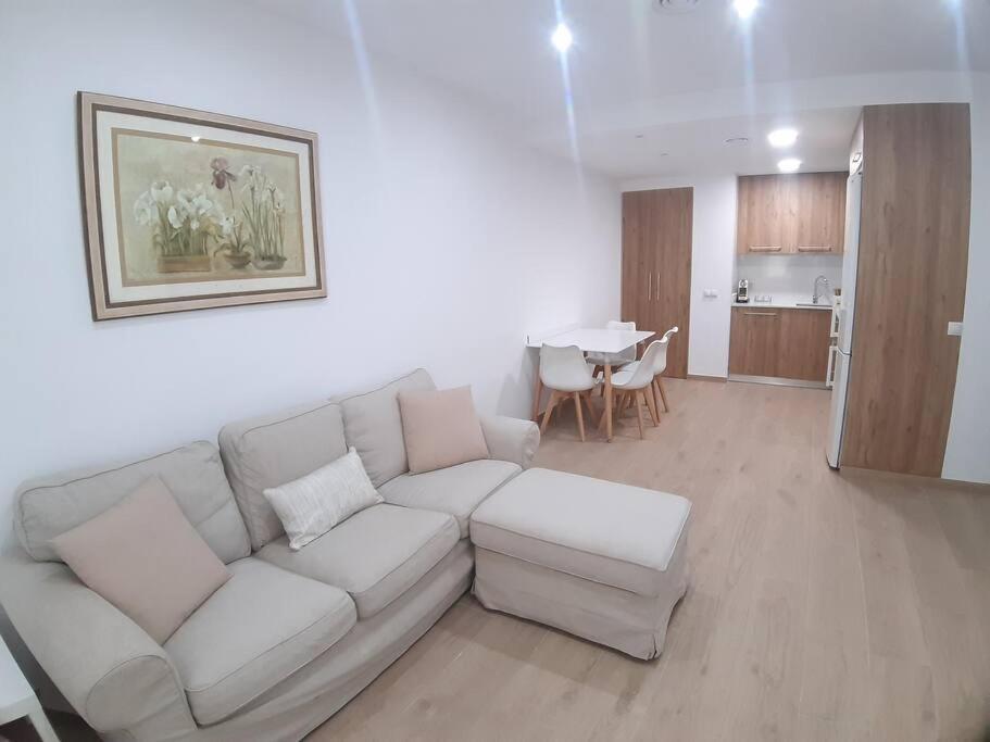 Appartement Malvarrosa 5px 2bth 5 Min Beach. Wifi.